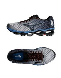 Низкие кеды и кроссовки Mizuno