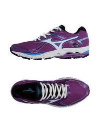 Низкие кеды и кроссовки Mizuno