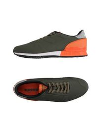 Низкие кеды и кроссовки Diadora