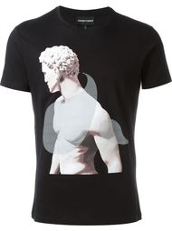 футболка с принтом статуи Emporio Armani