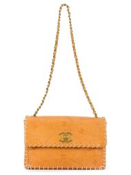 сумка на плечо с тисненым логотипом Chanel Vintage