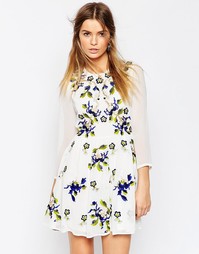 Короткое приталенное платье с вышивкой ASOS PREMIUM - Кремовый
