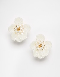 Серьги-цветочки с искусственным жемчугом ASOS - Кремовый