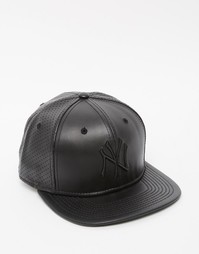 Кожаная бейсболка c буквами NY New Era 9Fifty - Черный