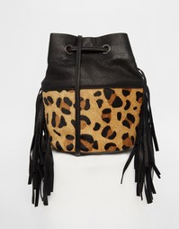 Кожаная сумка с леопардовым принтом и бахромой ASOS - Черный