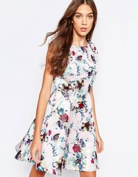 Приталенное платье с цветочным принтом Yumi - Blush