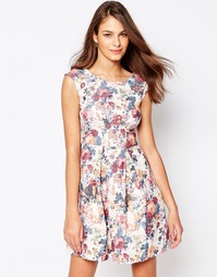 Платье в складку с цветочным принтом Closet - Кремовый