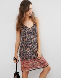 Фестивальное платье на тонких бретельках с принтом ASOS PREMIUM