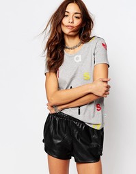 Приталенная футболка с принтом букв и трилистником adidas Originals