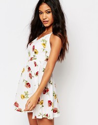 Короткое приталенное платье с цветочным принтом Boohoo - Белый