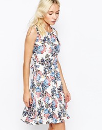 Приталенное платье без рукавов с цветочным принтом Yumi - Кремовый