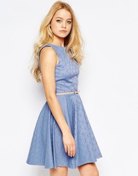 Приталенное жаккардовое платье с ремнем Closet - Бледно-синий