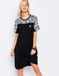 Платье-футболка с принтом adidas Originals - Цветной