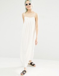 Платье-комбинация с плиссировкой Monki - Белый