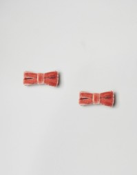 Серьги-гвоздики ограниченной серии с мягкими бархатными бантиками Asos
