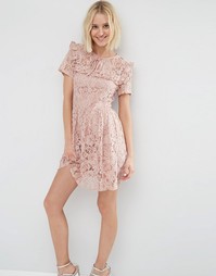 Короткое приталенное платье из кружева с рюшами ASOS - Blush