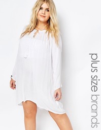Платье с открытыми плечами и кисточками на завязке Boohoo Plus - Белый