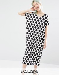 Платье-футболка миди в горошек Monki Exclusive - В крупный горошек