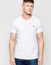 Белая облегающая футболка с V‑образным вырезом Abercrombie &amp; Fitch