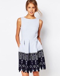 Короткое приталенное платье с кружевной отделкой Closet - Бледно-синий