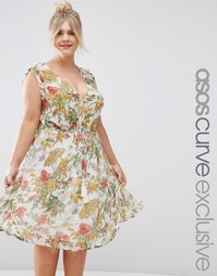 Короткое приталенное платье с цветочным принтом и рюшами ASOS CURVE