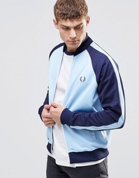 Синяя спортивная куртка в стиле колор блок Fred Perry