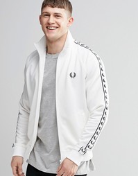 Белая спортивная куртка с лентой на рукавах Fred Perry - Снежно-белый