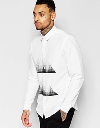 Рубашка классического кроя с треугольным принтом на груди ASOS White