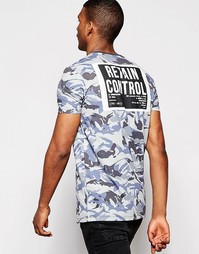 Длинная футболка с камуфляжным принтом и нашивкой ASOS - Зеленый