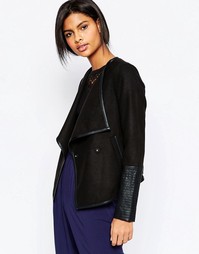 Приталенная куртка с полиуретановой отделкой на рукавах Vero Moda