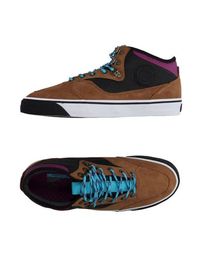 Низкие кеды и кроссовки Vans