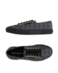 Низкие кеды и кроссовки Superga