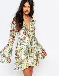 Платье с цветочным принтом и V-образным вырезом Boohoo