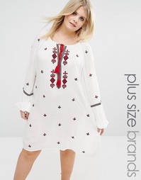 Платье с вышивкой и кисточками Boohoo Plus - Белый