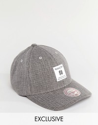 Регулируемая кепка Mitchell &amp; Ness эксклюзивно для ASOS - Серый