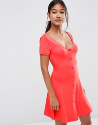 Короткое приталенное платье на пуговицах ASOS - Красный мак