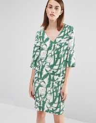 Цельнокройное платье с V‑образным вырезом и принтом Selected - Зеленый
