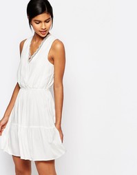 Приталенное платье Vero Moda - Снежно-белый