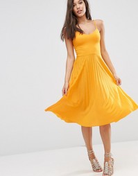 Платье миди с бретельками и складками на юбке ASOS - Желтый