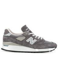 кроссовки с логотипами по бокам New Balance