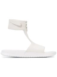 сандалии 'Benassi Lux Cuff'  Nike