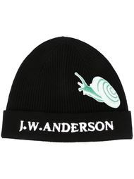 шапка с вышивкой улитки J.W. Anderson