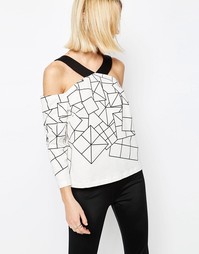 Топ с открытыми плечами и кубическим принтом ASOS WHITE