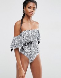 Слитный купальник с монохромным принтом, оборкой и кисточками ASOS