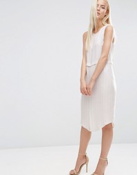 Ярусное платье‑футляр в полоску с разрезом спереди ASOS