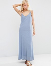 Платье макси из жатой ткани с заниженной талией ASOS - Синий