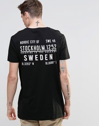 Удлиненная футболка с принтом географических координат Стокгольма ASOS