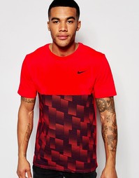 Красная футболка колор блок Nike 779700-657 - Красный