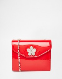 Лакированная сумка через плечо с цветочной застежкой Love Moschino