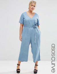 Джинсовый комбинезон с поясом ASOS CURVE - Выбеленный голубой
